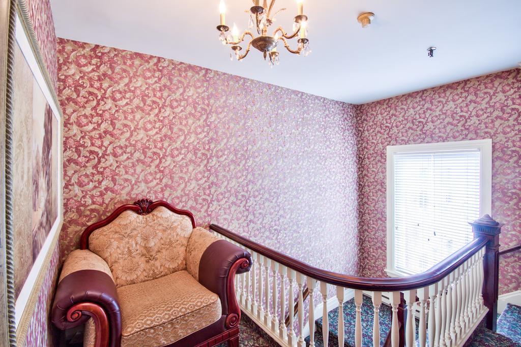 Queen'S Inn Stratford Bagian luar foto